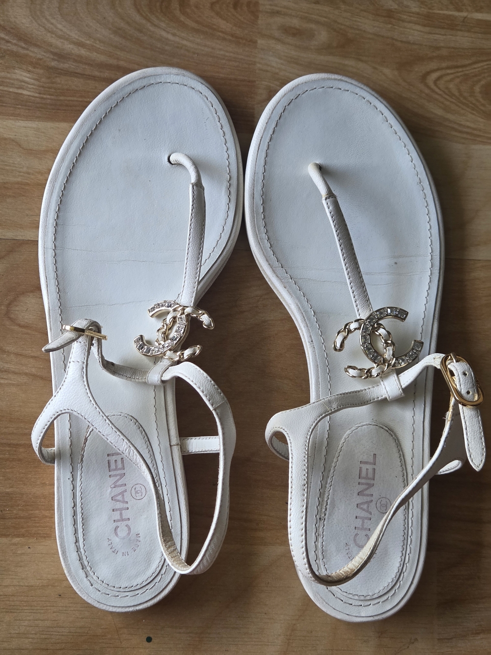 CHANEL White Leather Crystal CC Logo Chain T-Strap Flat Thong Sandals 37.5 C